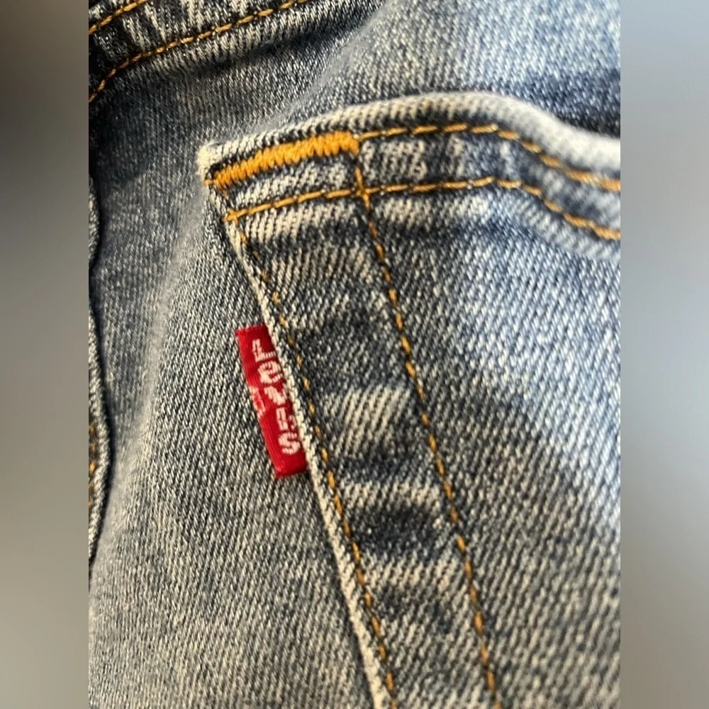 Levi’s Men’s Medium Wash Button Fly Denim Jeans Size W34 L32 EUC